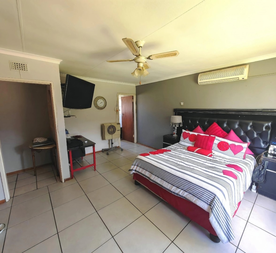 4 Bedroom Property for Sale in Pellissier Free State